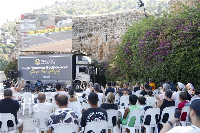 ALANYA’DAN TOPRAK RAZGATLIOĞLU’NA CANLI YAYINLI DESTEK