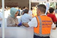 KÂĞITHANE’DE VATANDAŞLARA 35 BİN KÂSE AŞURE İKRAM EDİLDİ