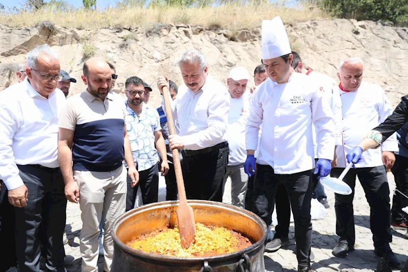 MELİKGAZİ BELEDİYESİ’NİN DÜZENLEDİĞİ MİMARSİNAN EVLİYALAR GÜNÜ VE PİLAV ETKİNLİĞİ’NE YOĞUN KATILIM