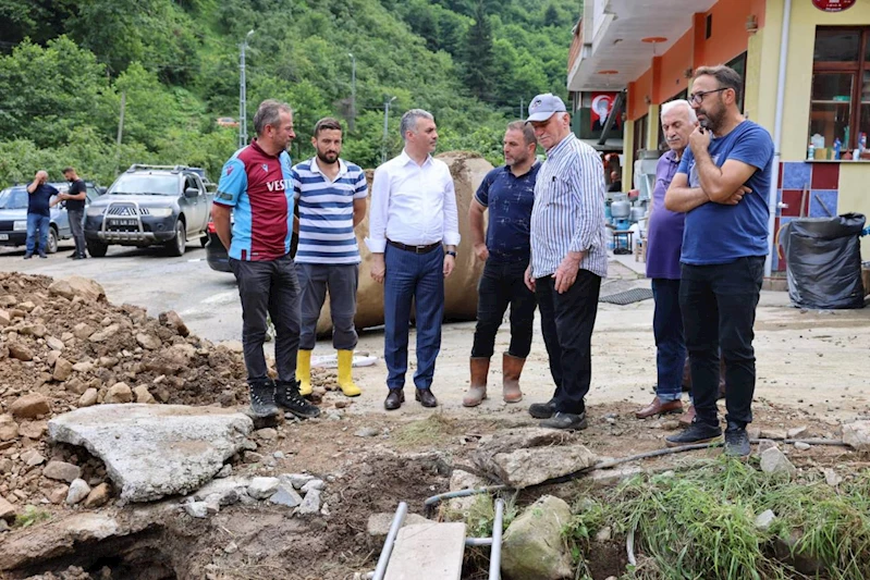 İLÇEMİZDE MEYDANA GELEN SAĞNAK YAĞIŞ SONRASI OLUŞAN TAHRİBATLARI GİDERMEK İÇİN ÇALIŞIYORUZ