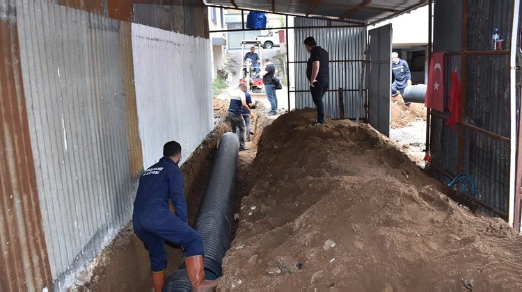 SU VE KANALİZASYON MÜDÜRLÜĞÜMÜZ, KANALİZASYON HATLARINDAKİ ÇALIŞMALARI ARALIKSIZ DEVAM EDİYOR