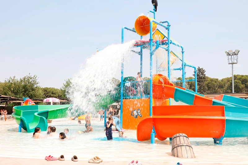ÇOCUKLAR BAŞKAN ÇERÇİOĞLU’NUN AYDIN’A KAZANDIRDIĞI TEKSTİL PARK’TAKİ AQUAPARK’TA GÖNÜLLERİNCE EĞLENİYOR