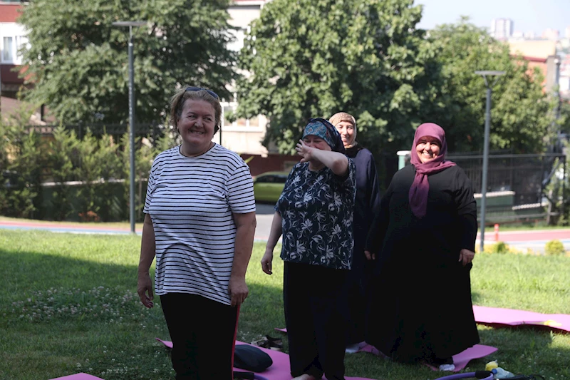 Yaşlılar, Kahkaha Seansında Doyasıya Eğlendi