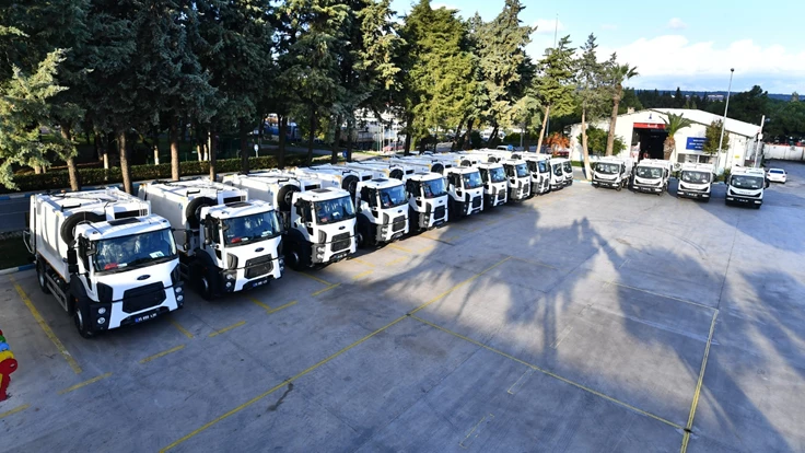 Büyükşehir’den ilçe belediyelerine çöp kamyonu desteği