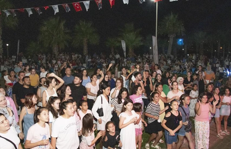 Aydıncık Sahili ‘Yaz Dostum’ Konseriyle Renklendi