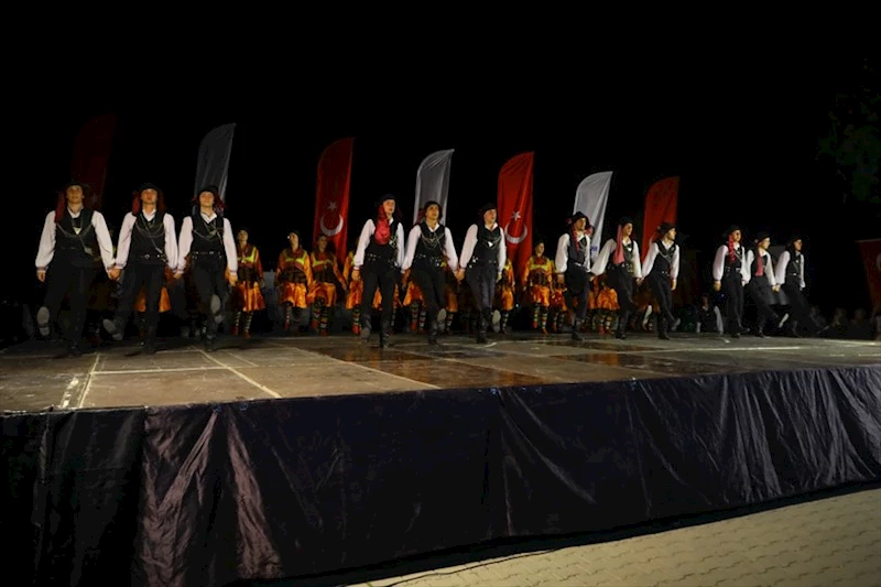 Halk dansları şöleni ilçelerde de yaşanıyor