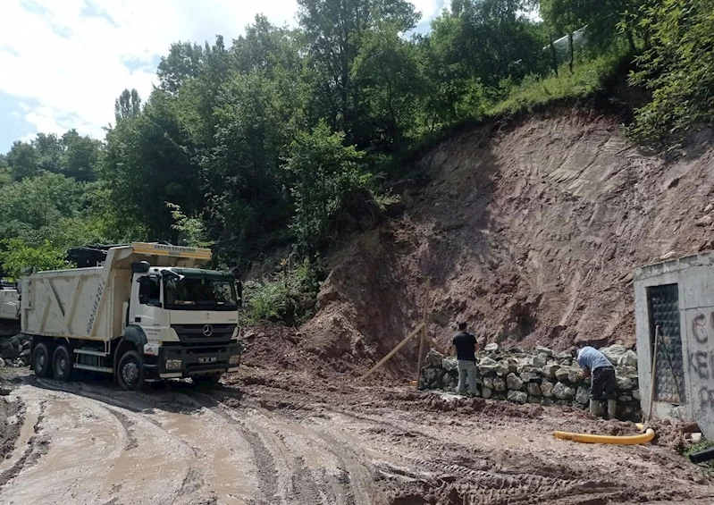 DERE MAHALLESİ ŞARA MEVKİİNDE, HEYELAN RİSKİ TAŞIYAN BÖLGEDE TAŞ DUVAR İNŞAATI VE YOL GENİŞLEME ÇALIŞMALARINA BAŞLADIK!