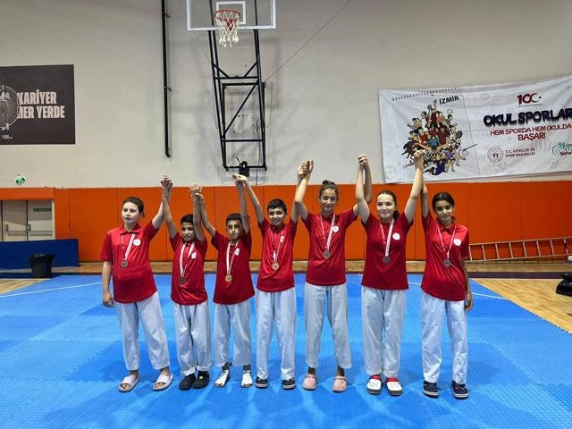 Tekvandoda İzmir’in şampiyonu Bayraklı Belediyesi