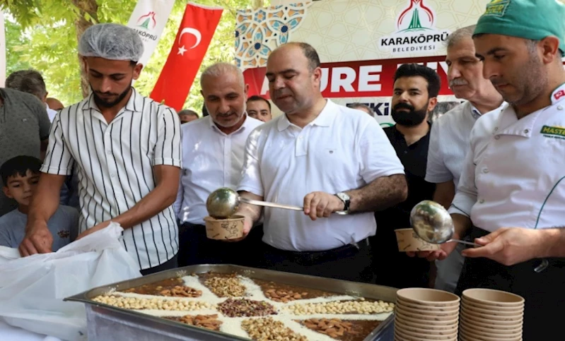 KARAKÖPRÜ BELEDİYESİNDEN VATANDAŞLARA AŞURE İKRAMI