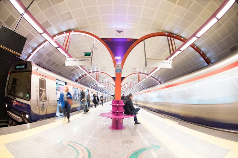 KONSER KEYFİ KESİNTİYE UĞRAMASIN DİYE METRO SEFERLERİ DÜZENLENDİ