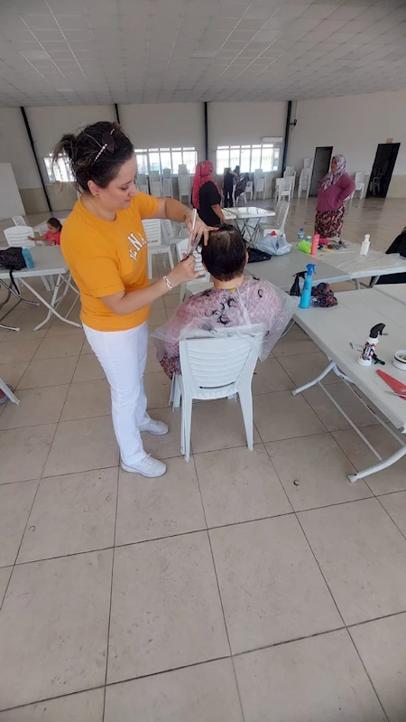 YUNUSEMRE’DE ÜCRETSİZ KUAFÖR HİZMETİ DEVAM EDİYOR