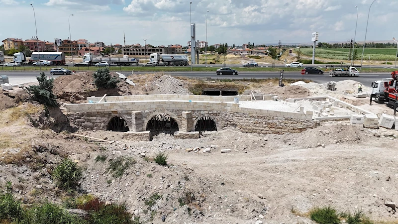 TARİHİ KARASU KÖPRÜSÜNÜN KEMERLERİ RESTORASYON ÇALIŞMALARI İLE ORTAYA ÇIKTI