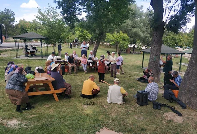 KOCA ÇINARLAR SAKARYABAŞI VE KÜÇÜKELMALI’DA PİKNİK YAPTI
