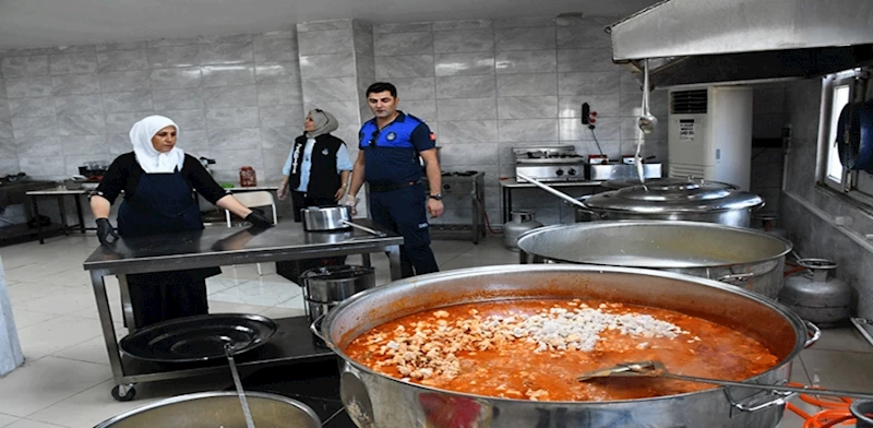 ZABITA EKİPLERİ İMALATHANE VE SOSYAL TESİSLERDE DENETİM YAPTI