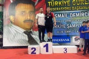 YALOVA BELEDİYESPORLU AHMET SOYSAL GÜMÜŞ MADALYA KAZANDI