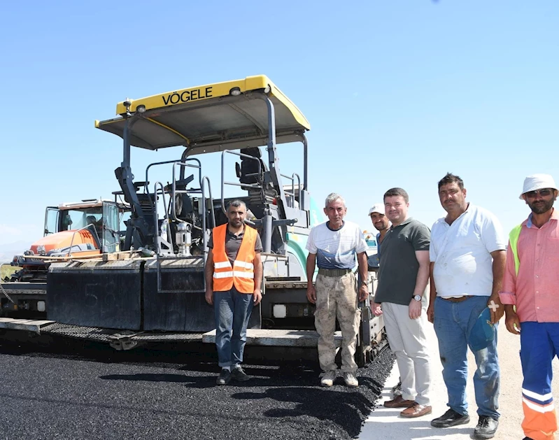 DÜZENLEME ÇALIŞMALARI TAMAMLANAN TOPTANCILAR SİTESİ KAVŞAĞI SICAK ASFALTLA KAPLANIYOR