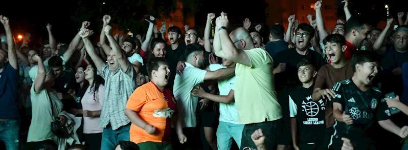 Çanakkaleliler  Çeyrek Final Heyecanını Dev Ekran Karşısında Yaşadı