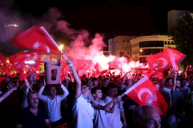 Türkiye’nin Çeyrek Final Biletine Kent Meydanında Kutlama