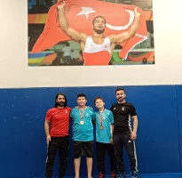 ÜMRANİYE’NİN GÜREŞ YILDIZLARI’NDAN ÇİFTE BAŞARI