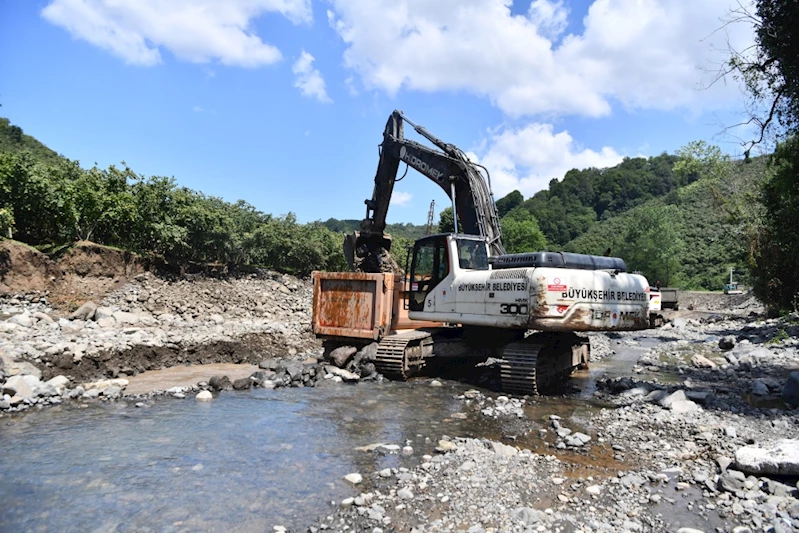 Büyükşehir aşırı yağış sonrası hasarları hızla gideriyor