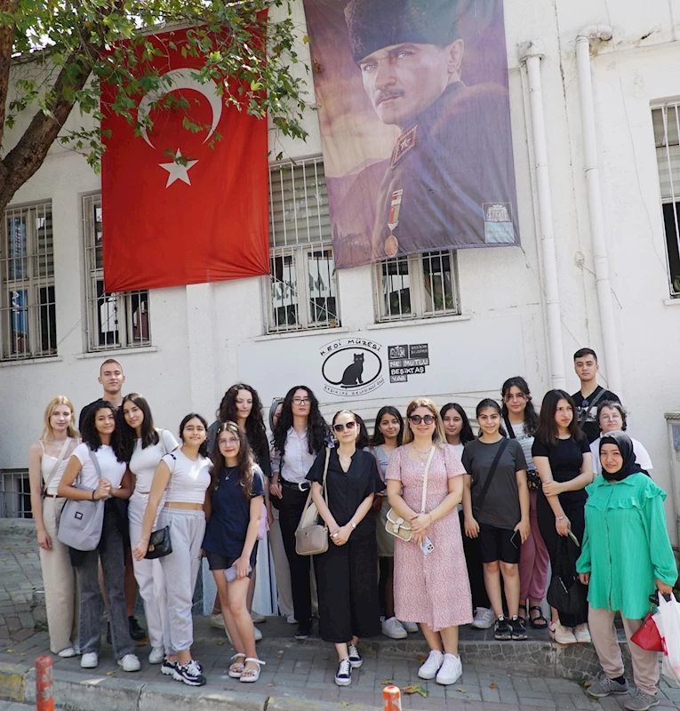 KÜÇÜKÇEKMECELİ GENÇLER İSTANBUL’U ÜCRETSİZ GEZİYOR