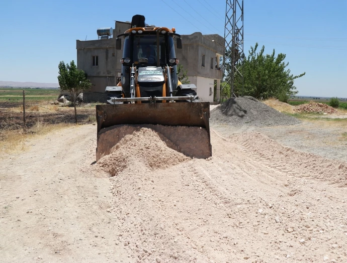 HALİLİYE KIRSALINDAKİ ÜSTYAPI HİZMETLERİ TAKDİR GÖRÜYOR