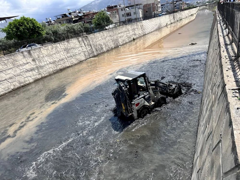 HBB İŞ MAKİNELERİNİ FEYEZAN KANALI’NA İNDİRDİ