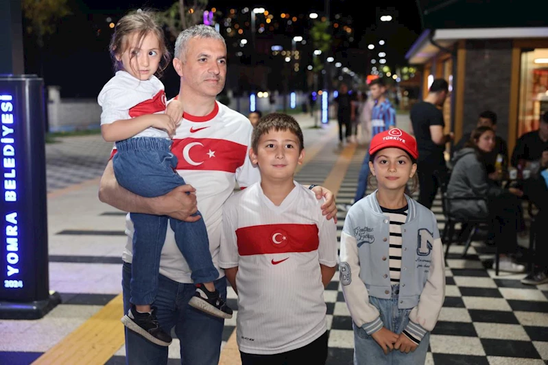 A MİLLİ TAKIMIMIZA YAŞATTIĞIN ÇOŞKU İÇİN TEŞEKKÜR EDERİZ