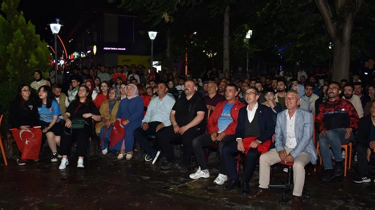 BAŞKANIMIZ, A MİLLÎ TAKIMIMIZIN, HOLLANDA İLE OYNADIĞI MÜSABAKAYI HEMŞEHRİLERİMİZLE İZLEDİ