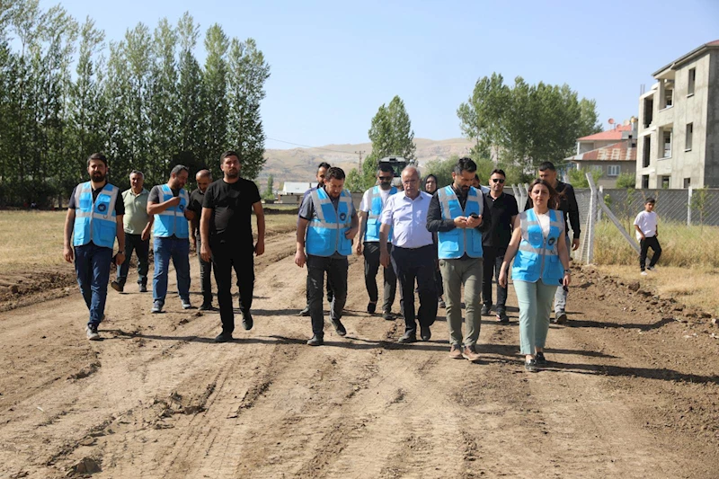 İPEKYOLU’NDA YOL ÇALIŞMALARI SÜRÜYOR