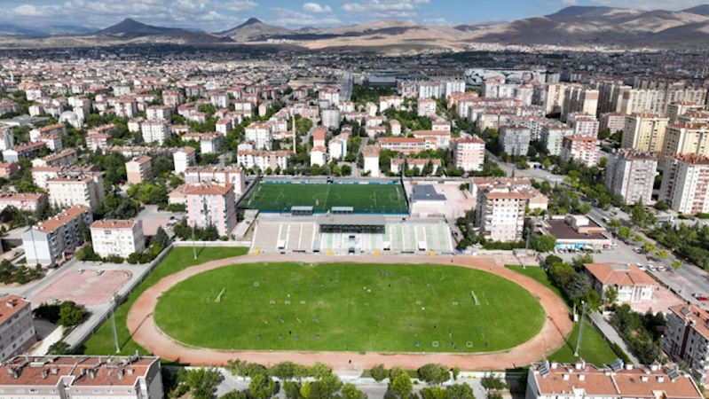 SELÇUKLU’DA 2 BİN 843 ÖĞRENCİ FUTBOL BRANŞINDA EĞİTİM ALIYOR BAŞKAN PEKYATIRMACI,“FUTBOLDA ELDE ETTİĞİMİZ ŞAMPİYONLUKLARIN TEMELİ SPOR OKULLARIMIZDA ATILIYOR”