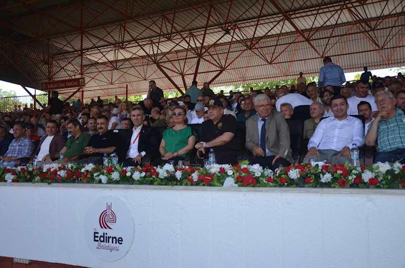 BAŞKAN HÜRRİYET, EDİRNE KIRKPINAR’DA KOCAELİLİ PEHLİVANLARI KUTLADI