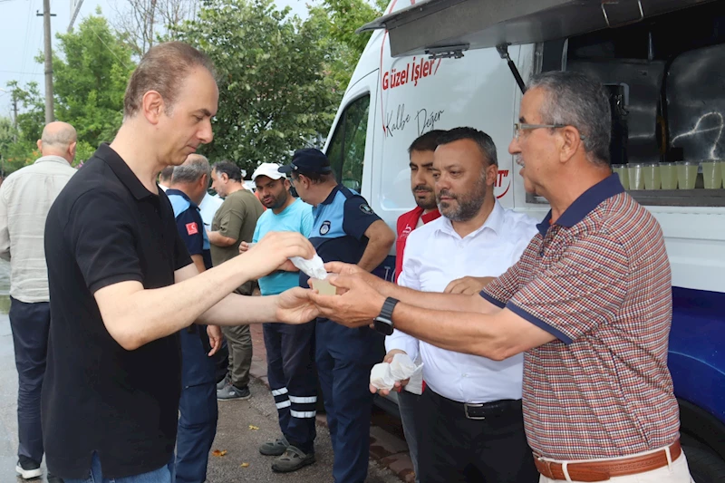 İZMİT BELEDİYESİ, ŞİRİNTEPE’DE CUMA NAMAZI SONRASI CEMAAT İLE BULUŞTU