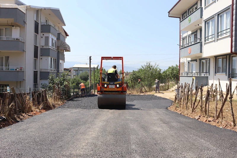 İZMİT BELEDİYESİ, ALİKAHYA’DA ASFALT MESAİSİNE DEVAM EDİYOR