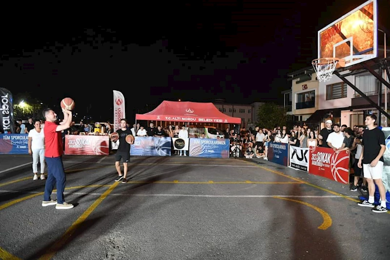 BASKETBOL HEYECANI ZİRVEYE TIRMANDI