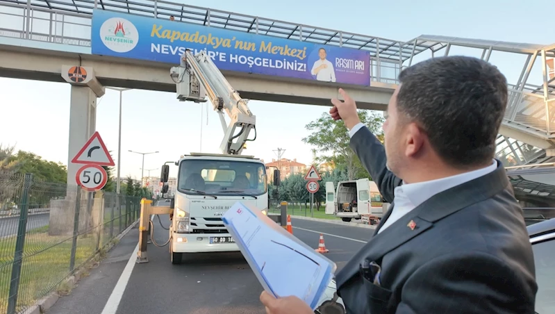 Üst Geçitteki ‘Kapadokya’nın Merkezi Nevşehir’e Hoş Geldiniz’ Yazısı Tekrar Asıldı