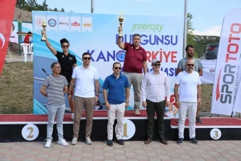 ESKİŞEHİR’DE KÜREKLER  ŞAMPİYONLUK İÇİN ÇEKİLDİ