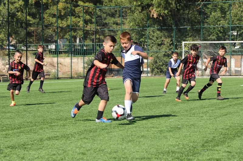 ODUNPAZARI’NIN MİNİK FUTBOLCULARININ ESKİŞEHİRSPOR HEYECANI