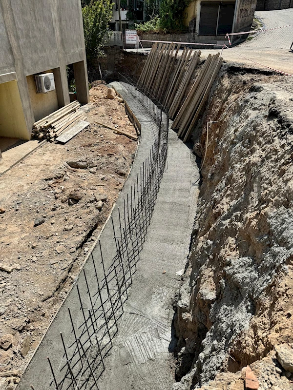 Siirt Belediyesinden İstinat Duvarı Çalışması