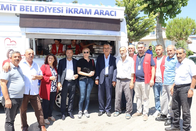 İZMİT BELEDİYESİ, CUMA NAMAZI SONRASI FATİH CAMİ CEMAATİ İLE BULUŞTU