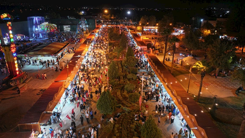 Geleneksel Ağustos Fuarı, Ziyaretçi Akınına Uğruyor