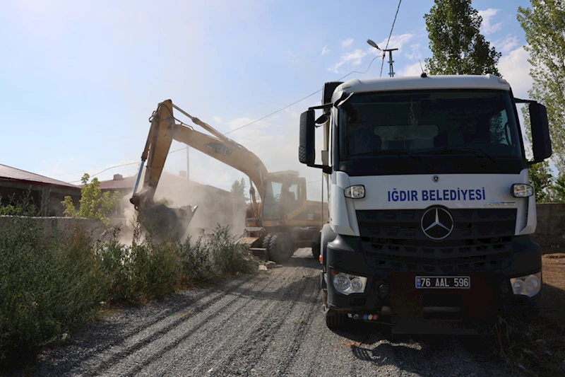 Metruk binaların yıkım işlemi devam ediyor
