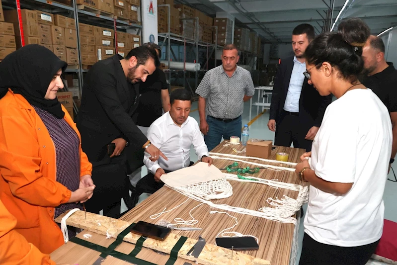 Belediye Başkanı Arı, Nissa Buklet Fabrikası’nda İncelemelerde Bulundu