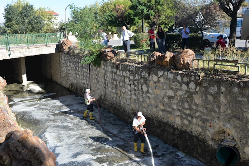 -BOZÜYÜK’TE AÇIK KANAL TEMİZLİĞİ