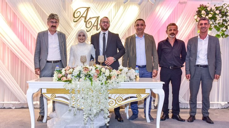 BAŞKANIMIZ, ALEYNA BOŞNAK VE ATİLLA İÇEN ÇİFTİMİZİN DÜĞÜN TÖRENİNE KATILDI