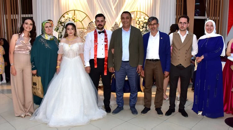 BAŞKANIMIZ, KÜBRA KARA VE ENES AYDURMUŞ ÇİFTİNİN DÜĞÜN TÖRENLERİNE KATILDI