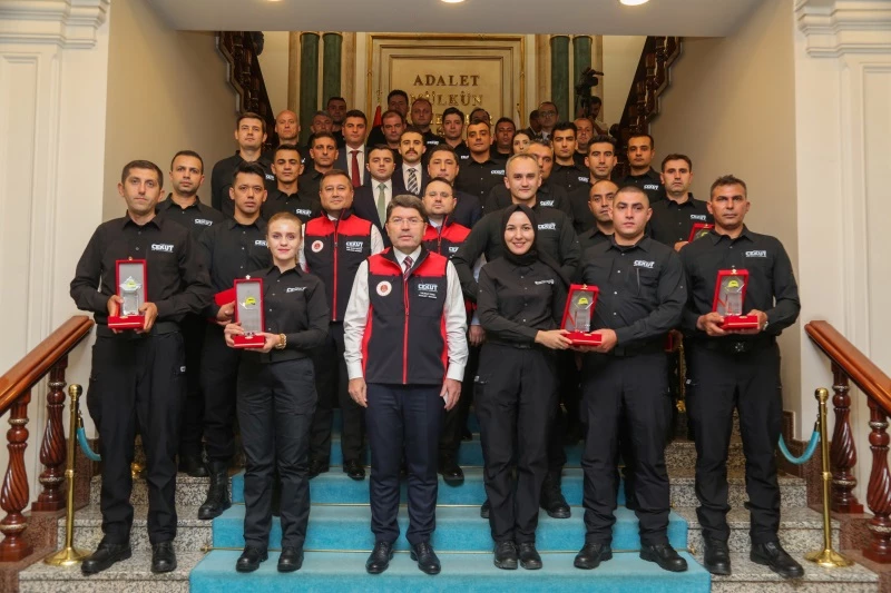 BAKAN TUNÇ: GÖNÜLLÜ PERSONELDEN OLUŞAN ARAMA KURTARMA EKİPLERİMİZ AFETLERE MÜDAHALE İÇİN HAZIR BEKLİYOR
