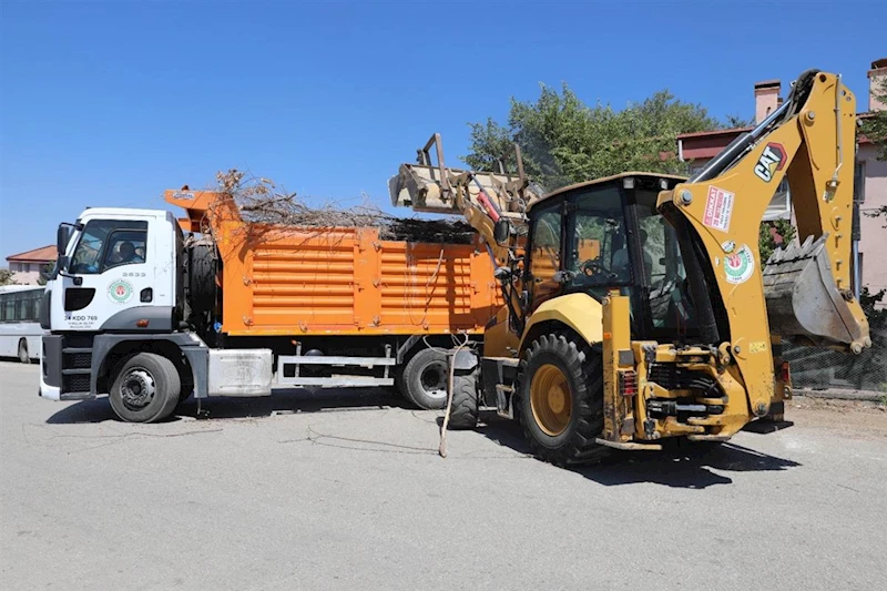ETİMESGUT BELEDİYESİ ŞAŞMAZ OTO SANAYİ SİTESİNDE 200 KİŞİLİK HAFTASONU TEMİZLİĞİ GERÇEKLEŞTİRDİ