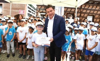 Osmangazi’nin Yüzme Kurslarında 6 Bin Öğrenci Yüzme Öğrendi
