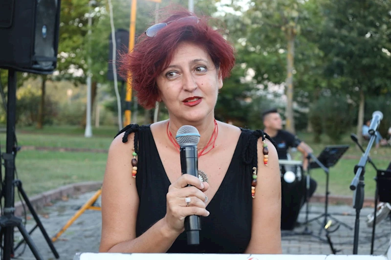 İZMİT YAZ AKŞAMLARI YUVAM AKARCA’DA 80’LER 90’LAR ŞARKILARIYLA RENKLENDİ